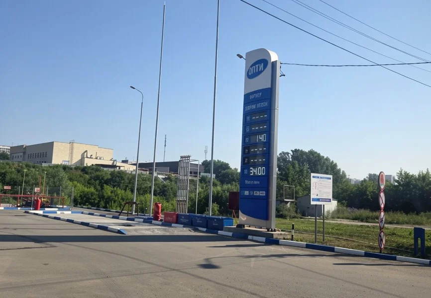 Очередная заправка‑рекордсмен в Новосибирске: 140 рублей за АИ‑92